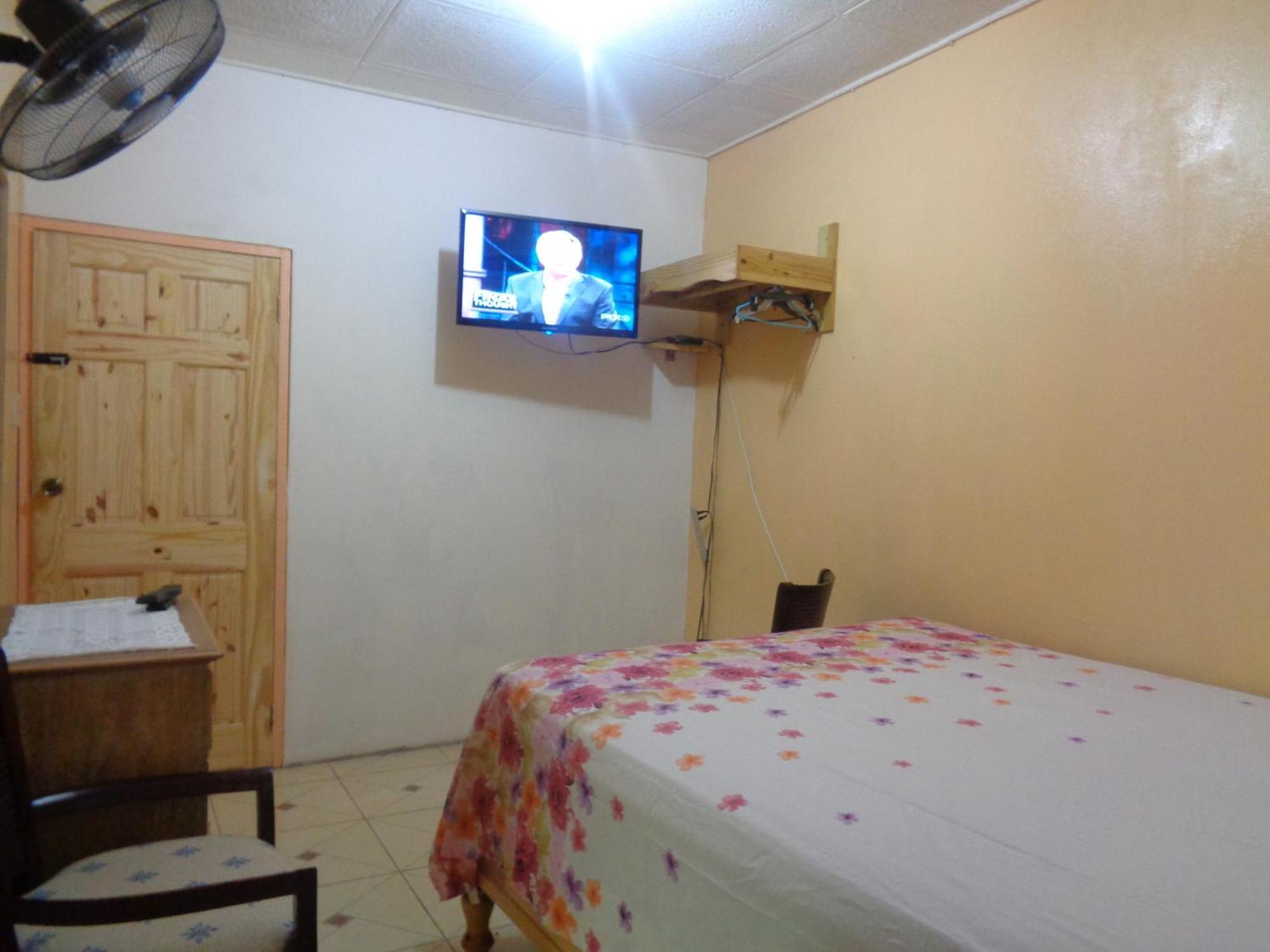 Yard Style Hotel Kingston Phòng bức ảnh