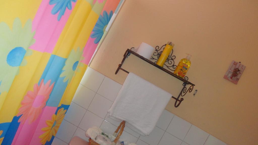 Yard Style Hotel Kingston Phòng bức ảnh