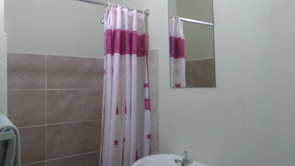 Yard Style Hotel Kingston Ngoại thất bức ảnh