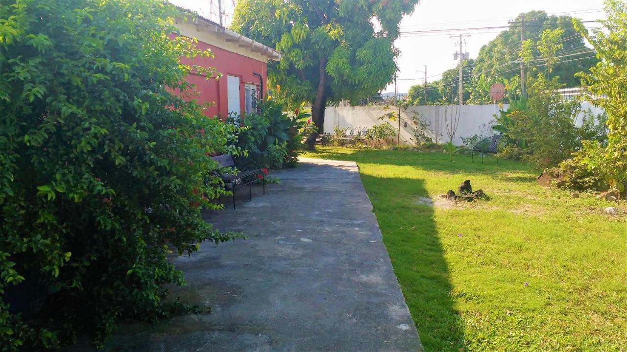 Yard Style Hotel Kingston Ngoại thất bức ảnh