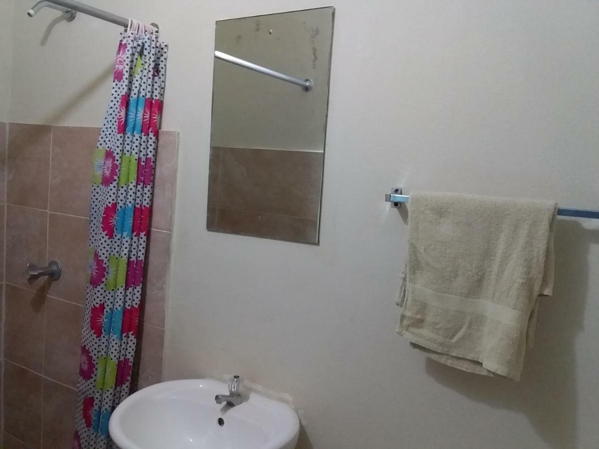 Yard Style Hotel Kingston Phòng bức ảnh