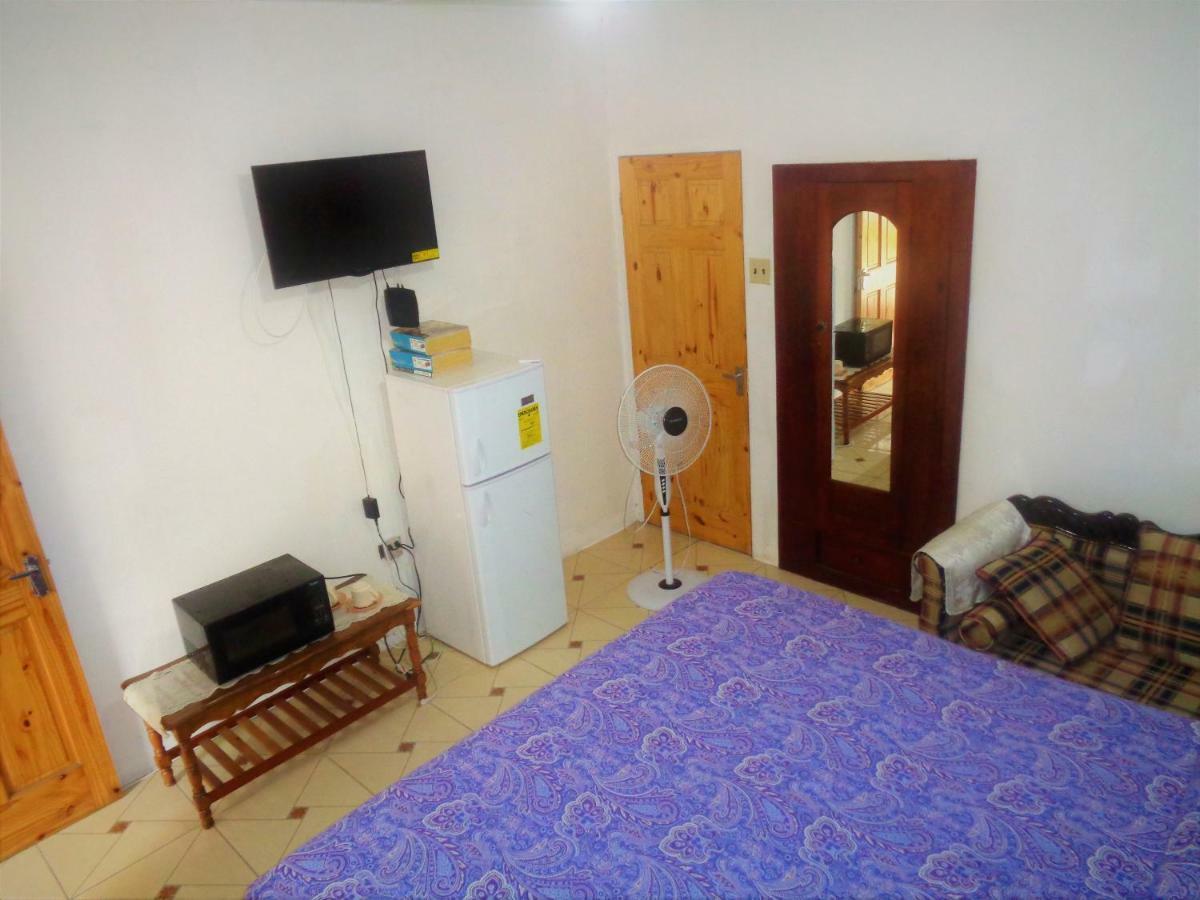 Yard Style Hotel Kingston Ngoại thất bức ảnh