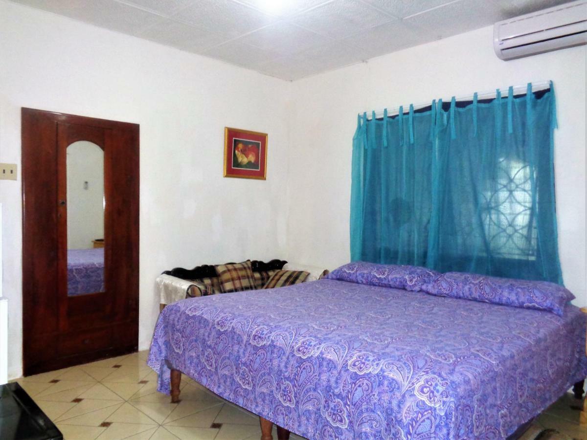 Yard Style Hotel Kingston Ngoại thất bức ảnh