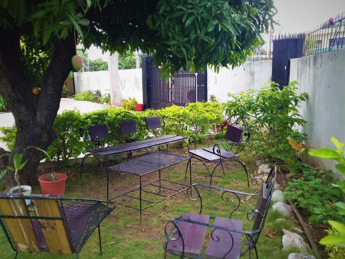 Yard Style Hotel Kingston Ngoại thất bức ảnh