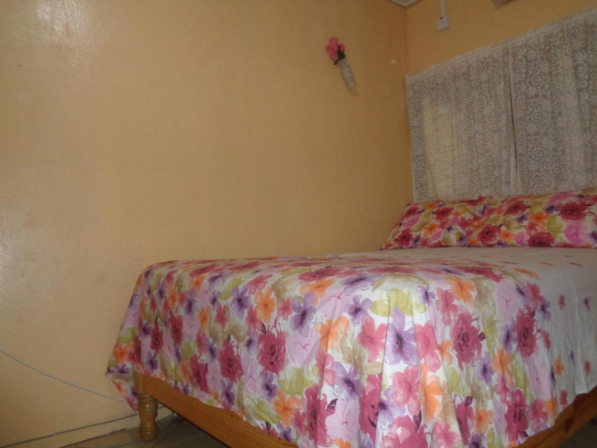 Yard Style Hotel Kingston Phòng bức ảnh